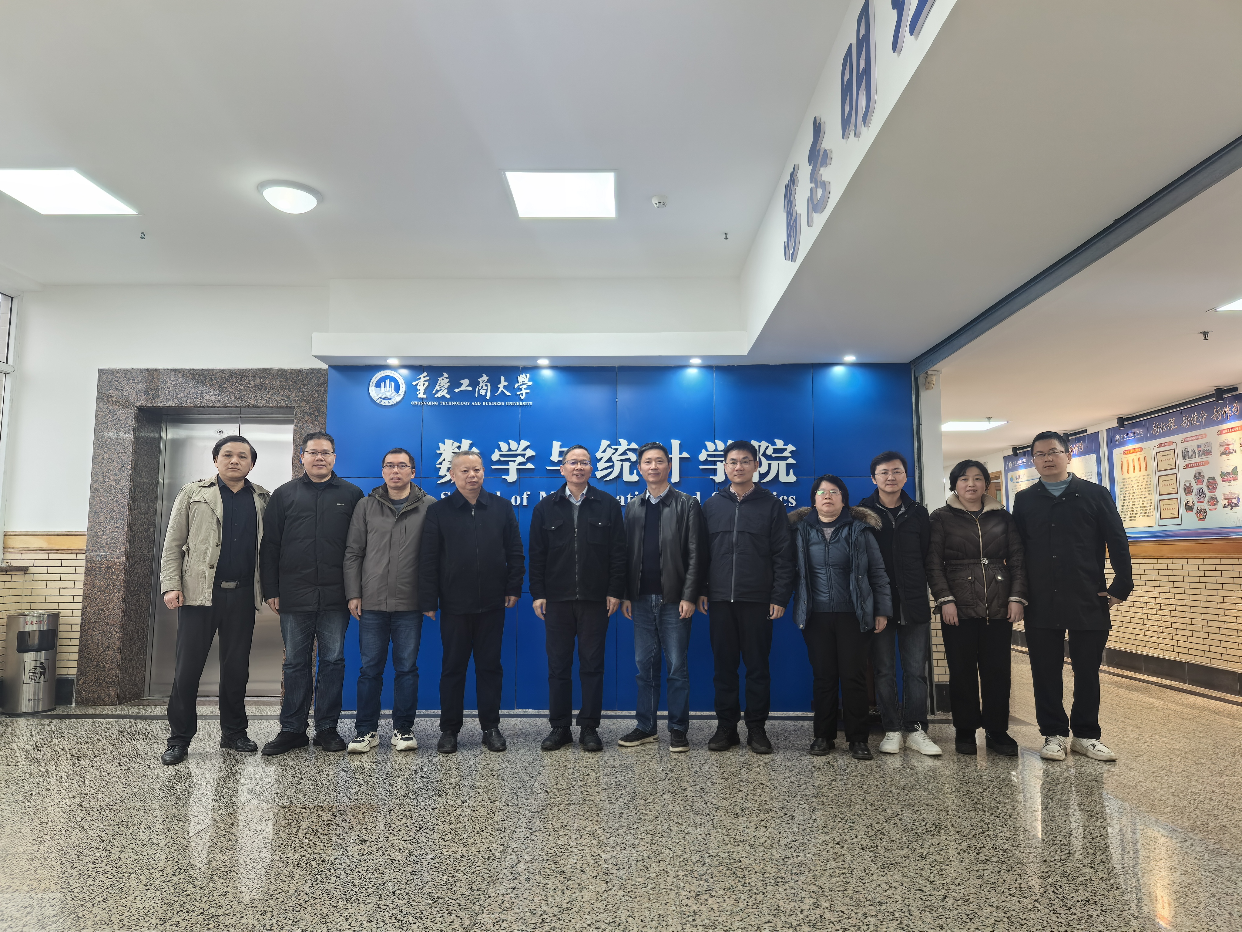 重庆国家应用数学中心主任杨新民教授应邀来我院作报告